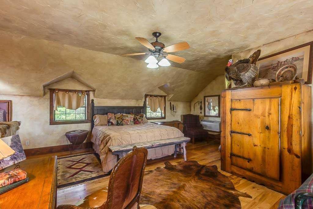 Last Outpost Bandera Ranch House Exterior photo