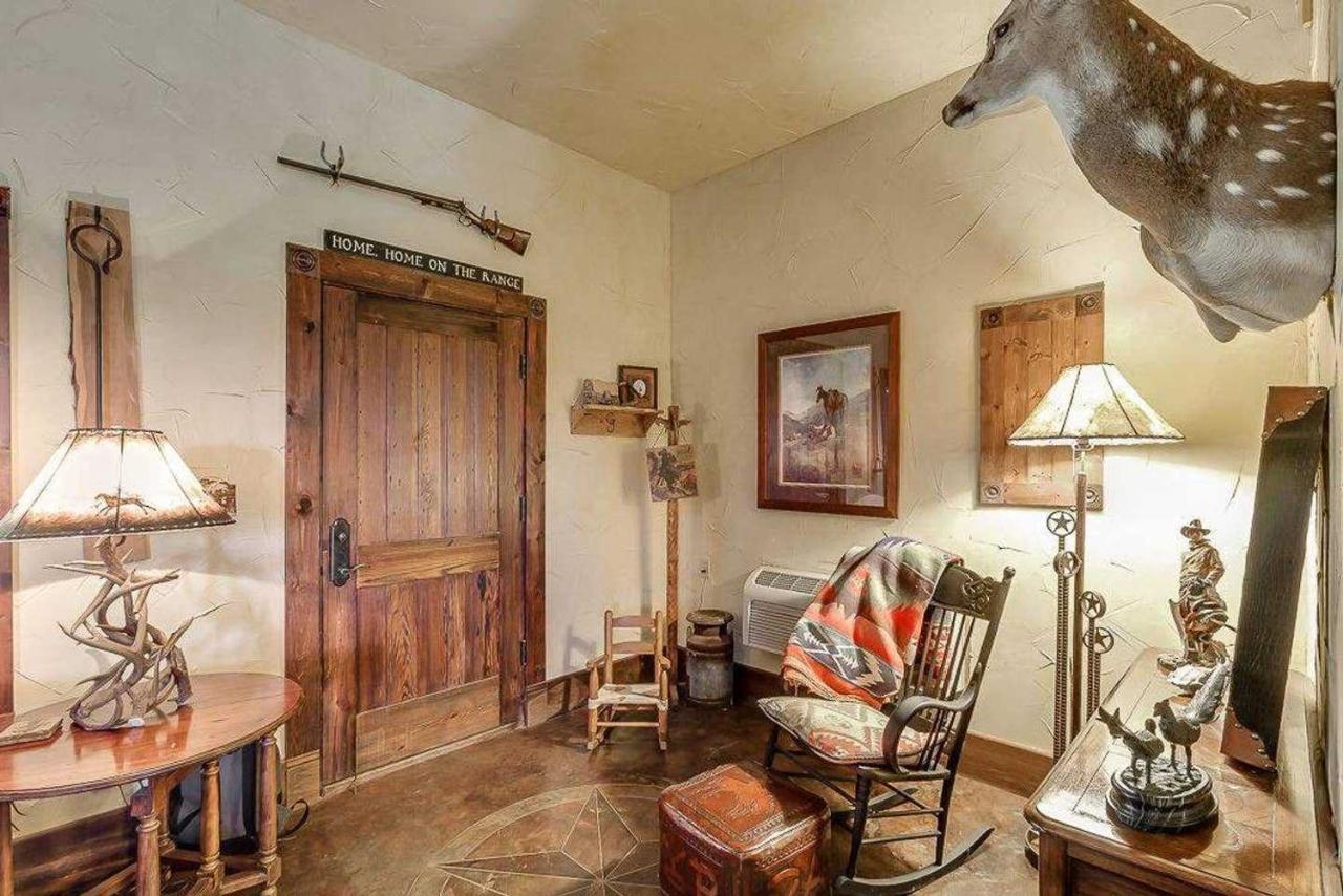 Last Outpost Bandera Ranch House Exterior photo